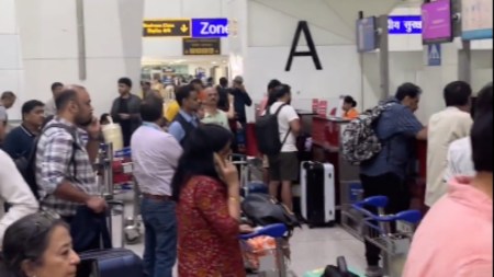 Delhi airport Server glitch disrupts operations, Server glitch disrupts operations at Delhi airport, Delhi airport, Delhi airport glitch, delhi news, India news, Indian express, current affairs