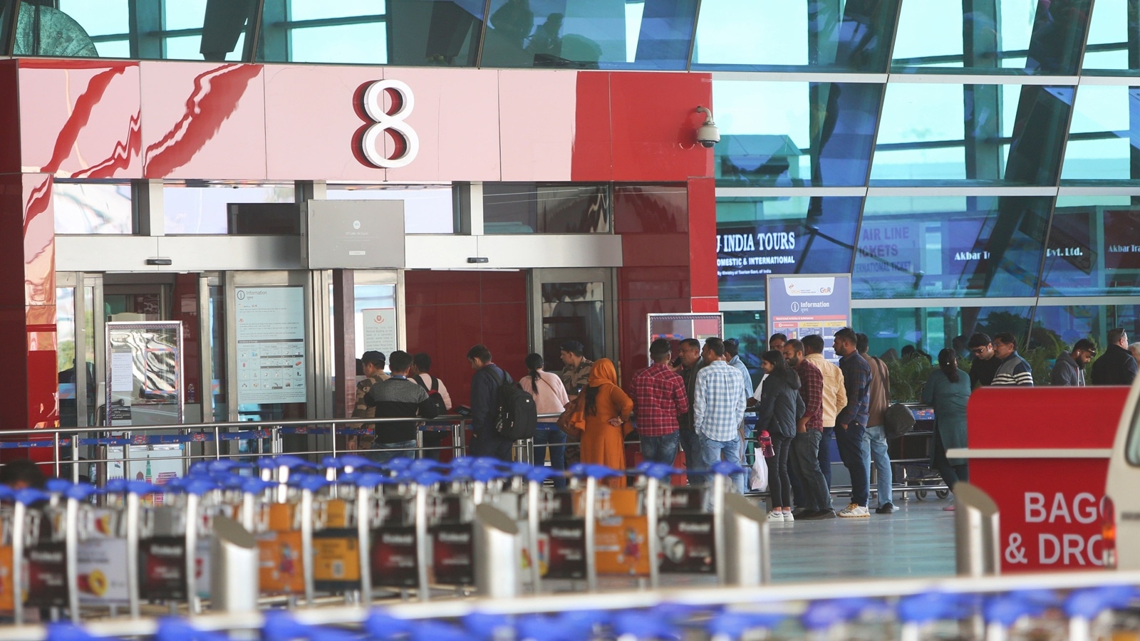 Delhi News LIVE Updates: Over 800 flights delayed at Delhi airport after AMSS glitch, at least 20 flights cancelled