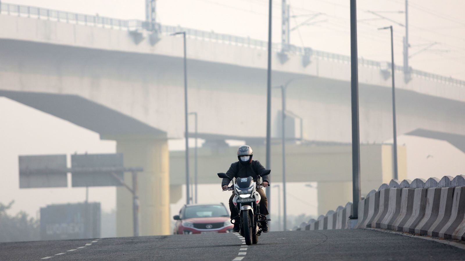 Delhi Doctors Advise Elderly on Pollution Safety