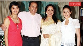 Dharmendra and Hema Malini with daughters Esha and Ahana Deol
