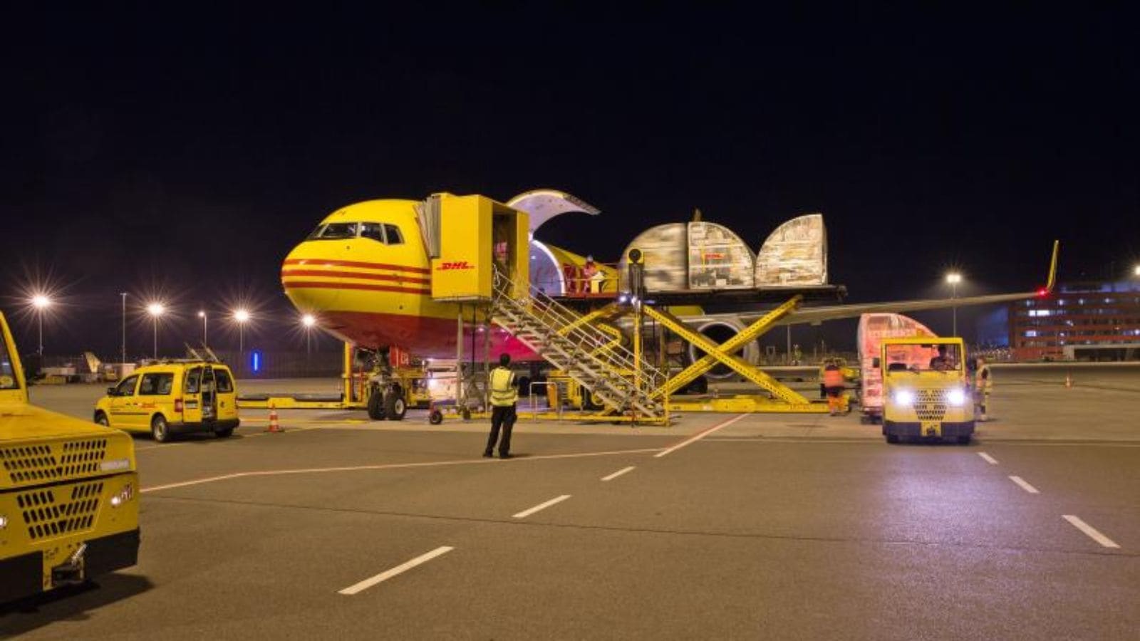 DHL to invest euro 1 billion in India