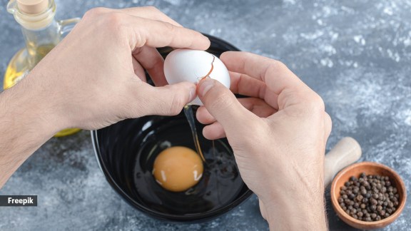 Should you eat whole eggs everyday?