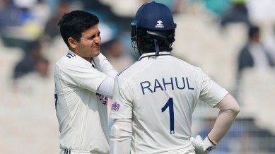 Shubman Gill retired hurt with a neck injury. (CREIMAS)