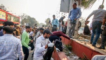 Car blast, delhi Car blast, explosion near Red Fort, red fort Car blast, Faridabad-Pulwama terror link, blast Faridabad-Pulwama terror link, red fort blast Faridabad-Pulwama terror link, Indian express news, current affairs