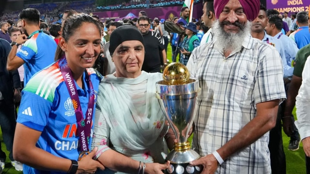 Harmanpreet Kaur with her parents after the win