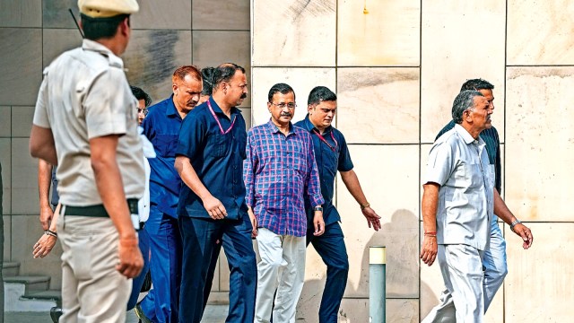 Privileges panel calls Arvind Kejriwal, Privileges panel calls Arvind Kejriwal over ‘phansi ghar’ row, Arvind Kejriwal, Aam Aadmi Party chief Arvind Kejriwal, delhi news, India news, Indian express, current affairs