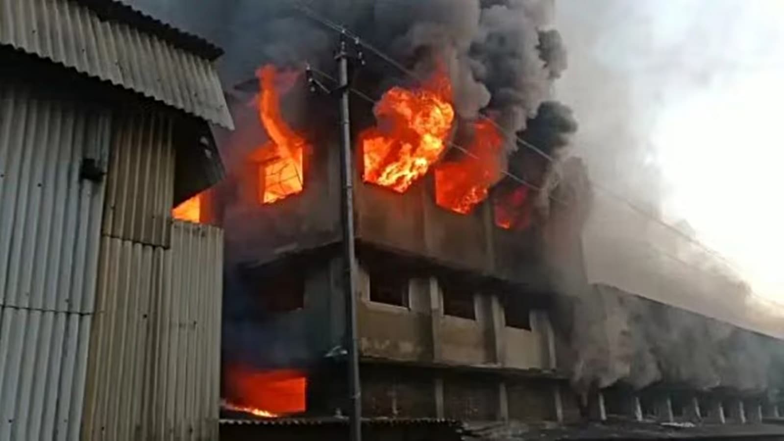 Fire in Kurla building after MGL Gas pipe line leakage, no casualties