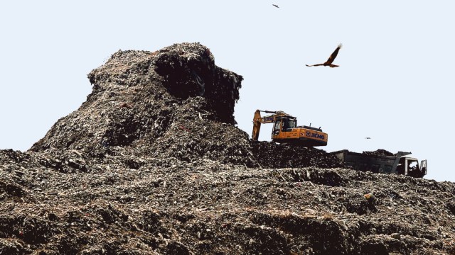 legacy landfills, fill legacy landfills, legacy landfills filled, Manohar Lal, Landfills, Indian express news, current affairs