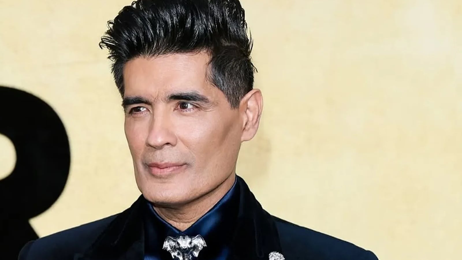 El secreto de Manish Malhotra para una piel radiante a los 58: ¡agua fría!