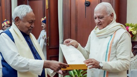 CM Nitish Kumar submits the letter of recommendation to Governor Arif Mohammad Khan to dissolve the Bihar government