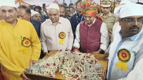 v k saxena at phool walon ki sair