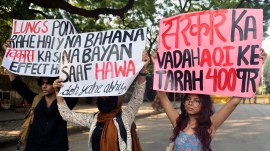 pollprotest-4col Students protest at Jantar Mantar, protest at Jantar Mantar, Jantar Mantar, curb pollution in Delhi, Delhi Air Quality Index, delhi aqi, Delhi air pollution, Delhi air quality, air pollution, air pollution level, Delhi severe air quality, delhi news, India news, Indian express, current affairs