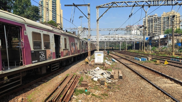 The location where the train accident happened yesterday evening where 2 people lost their lives on Central Railway near Sandhurst Road Station. (Express Photo by Ganesh Shirshekar)