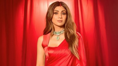 Shilpa Shetty nails balance yoga pose