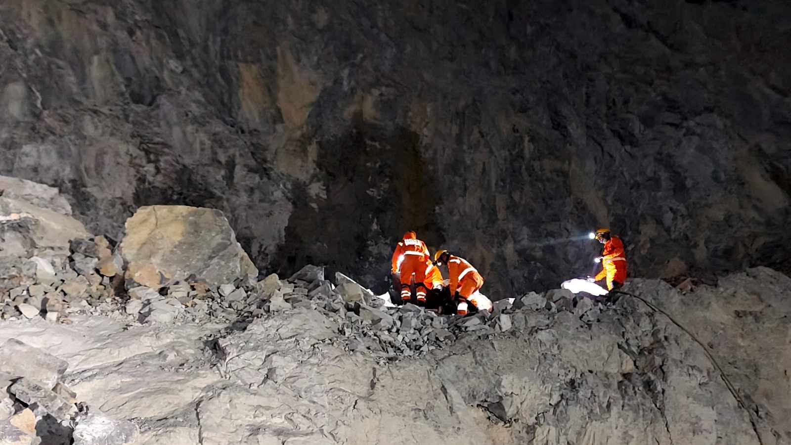 sonbhadra stone quarry collapse