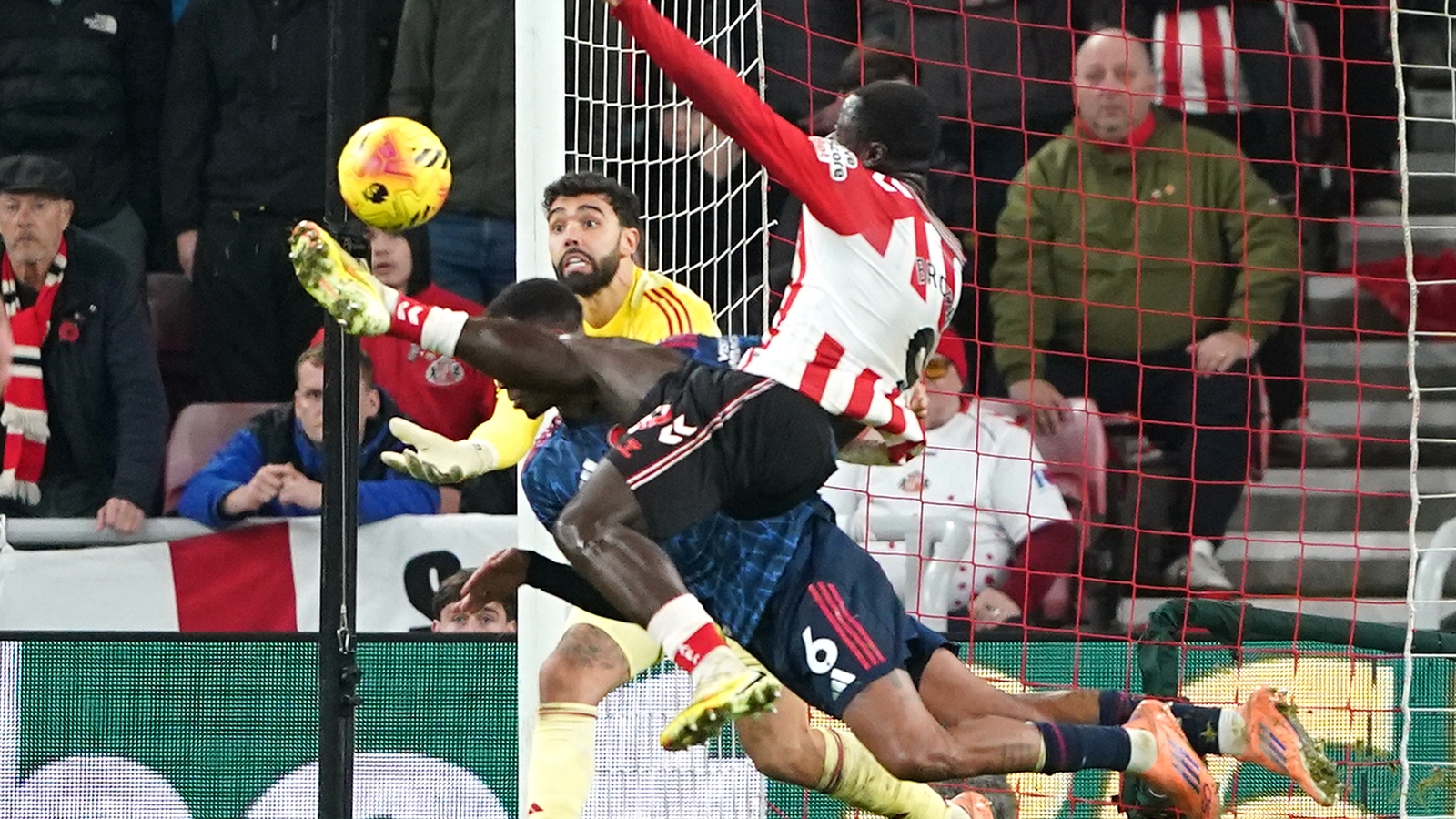 How moving the advertising boards helped Sunderland halt Arsenal juggernaut