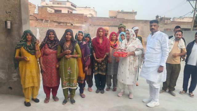 Village sarpanch Urmila with Justice Surya Kant at Haryana Bhawan in New Delhi. Photo special arrangement
