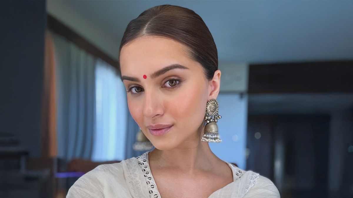 Tara Sutaria 