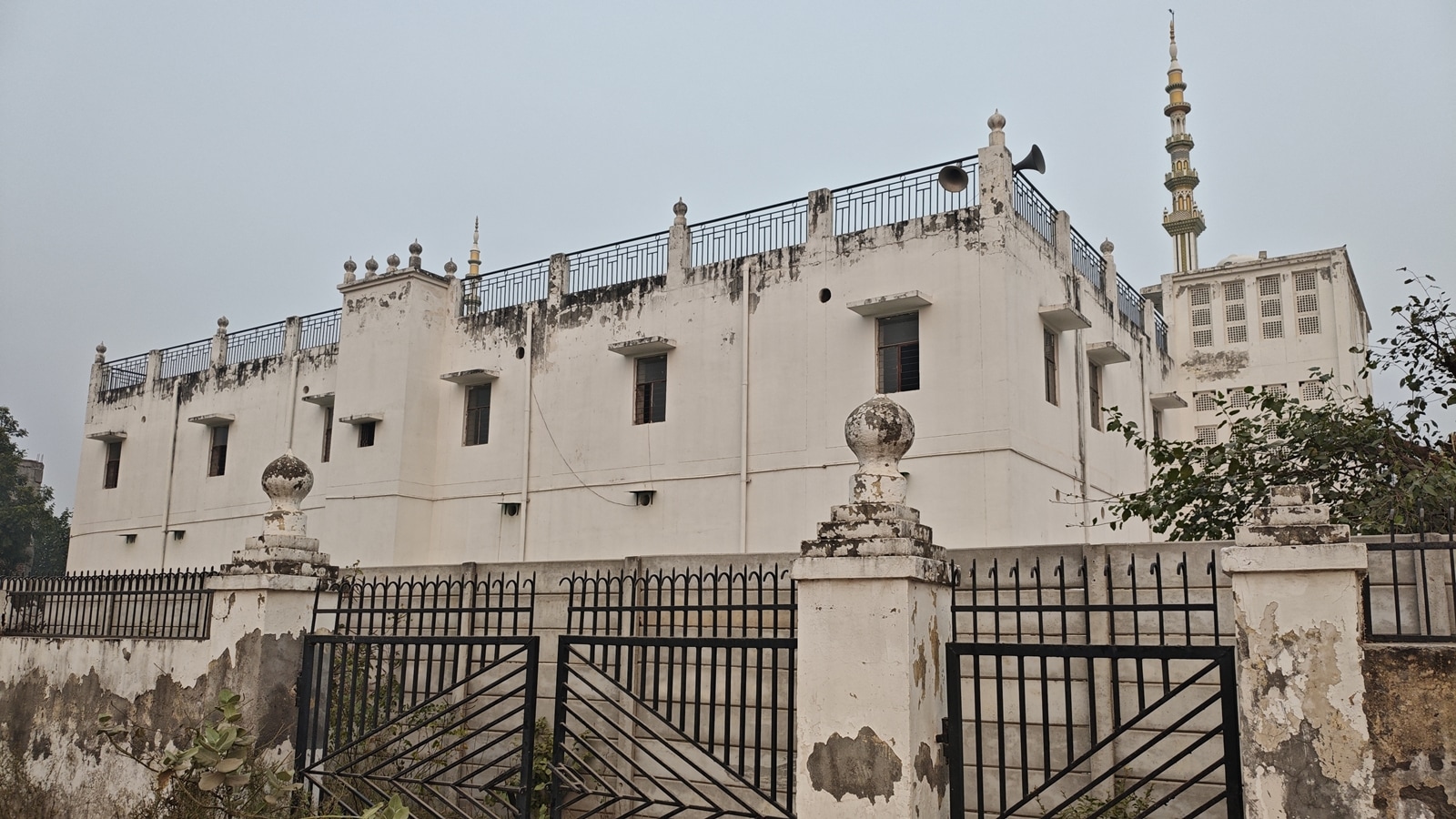 लाल किला विस्फोट से पहले और बाद में 800 किमी दूर दो मौलवी गिरफ्तार