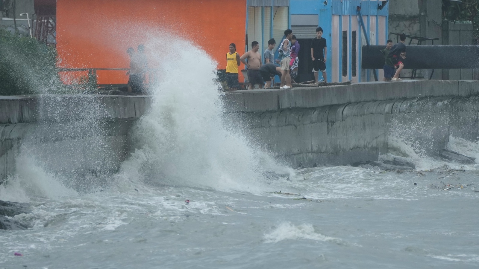 Taiwan evacuates 3,000 ahead of arrival of Typhoon Fung-wong