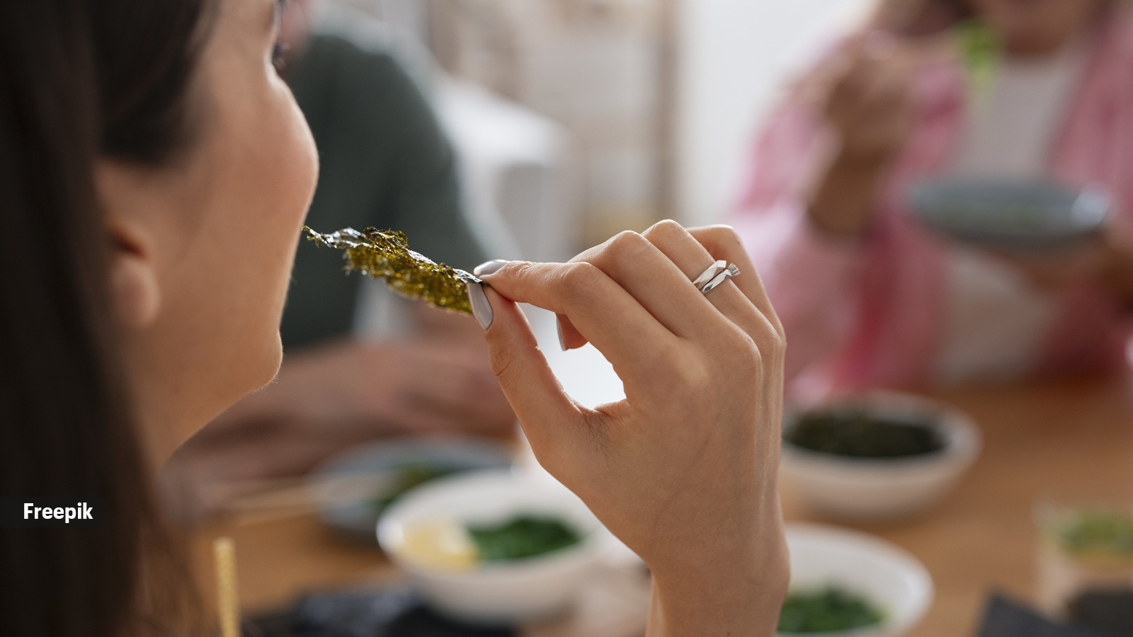 Should we eat dinner earlier in winter? Why timing might matter more than you think