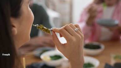 One study found that healthy adults who ate dinner at 10 pm experienced 20 per cent higher blood sugar peaks and burned 10 per cent less fat compared to those who ate dinner at 6 pm