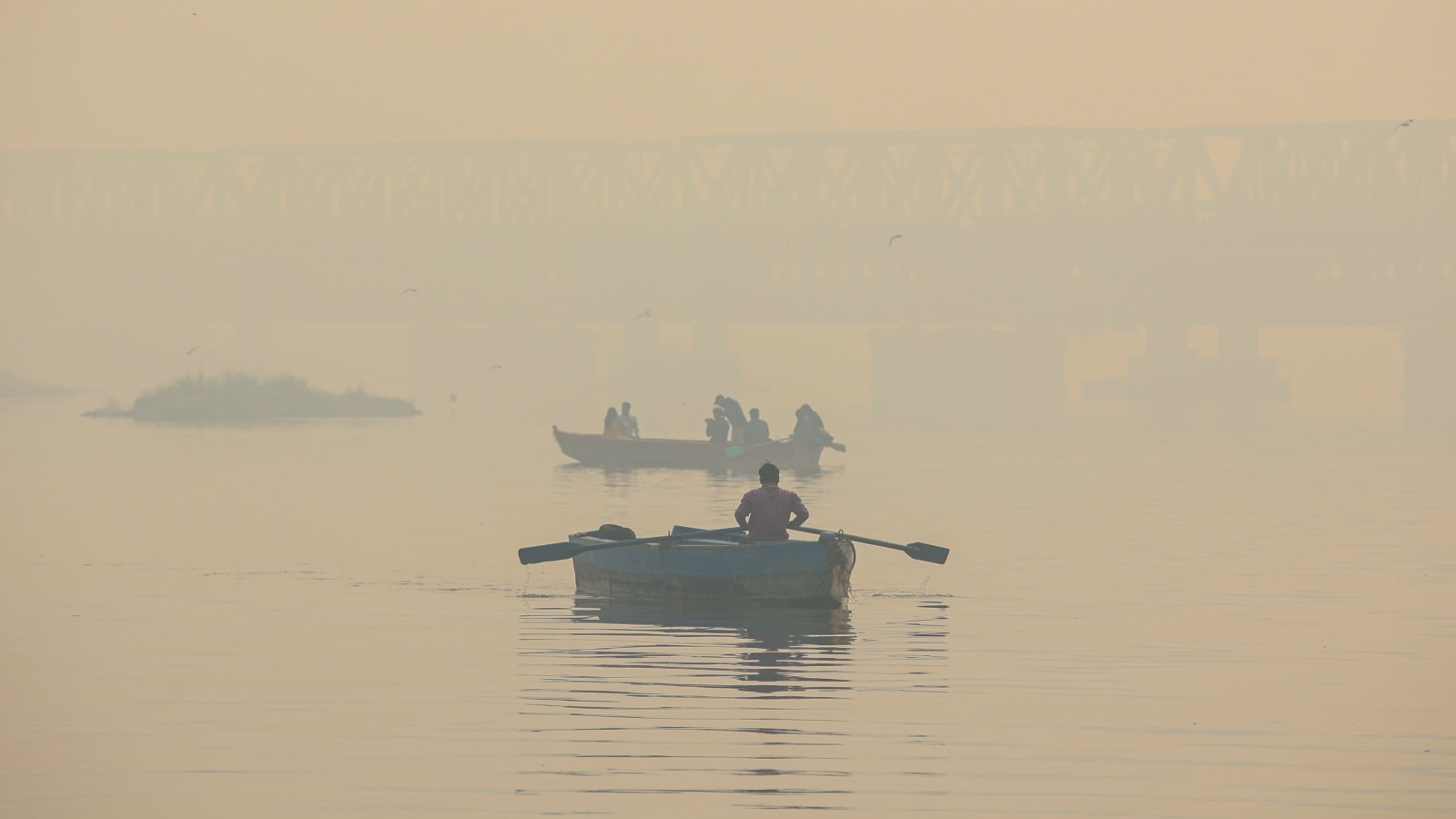 AQI ‘severe’ at several monitoring stations in Delhi as pollution levels worsen