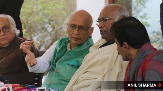 K.C. Venugopal speaks on the press dais, reiterating that the party will expose what it calls “vendetta politics”