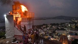 Tamil Nadu archaeology dept, Madurai temple row, Madurai temple, Madras High Court, Karthigai Deepam, Deepathoon atop Thiruparankundram hill, Indian express news, current affairs