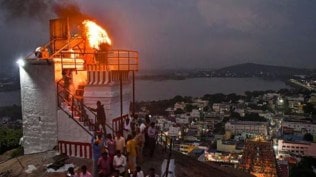 Tamil Nadu archaeology dept, Madurai temple row, Madurai temple, Madras High Court, Karthigai Deepam, Deepathoon atop Thiruparankundram hill, Indian express news, current affairs