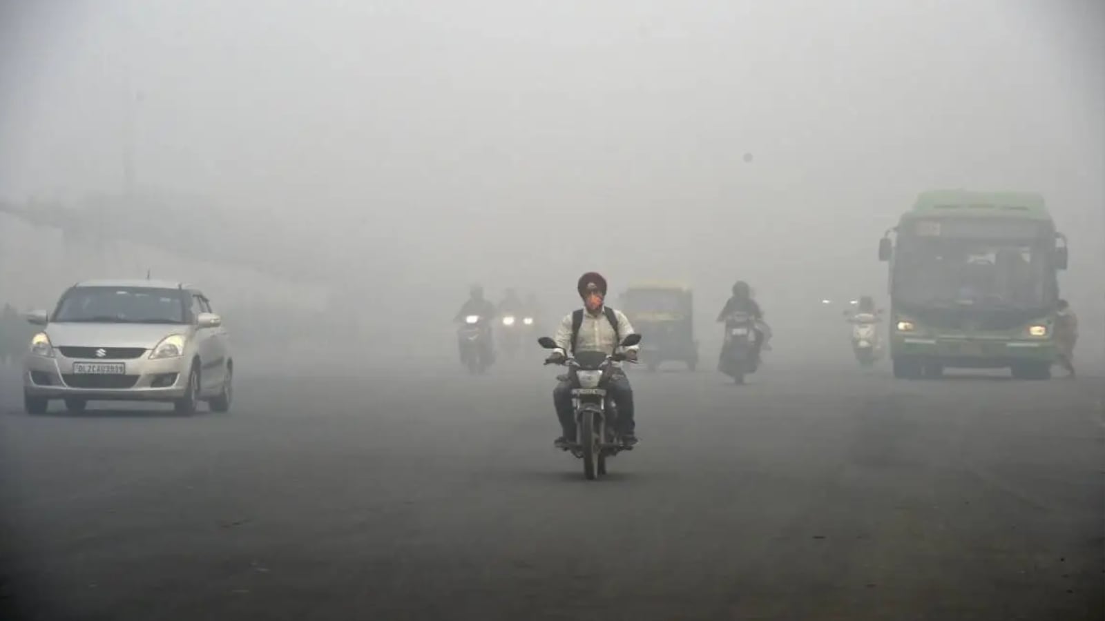 Delhi chokes as AQI nears ‘severe’ level