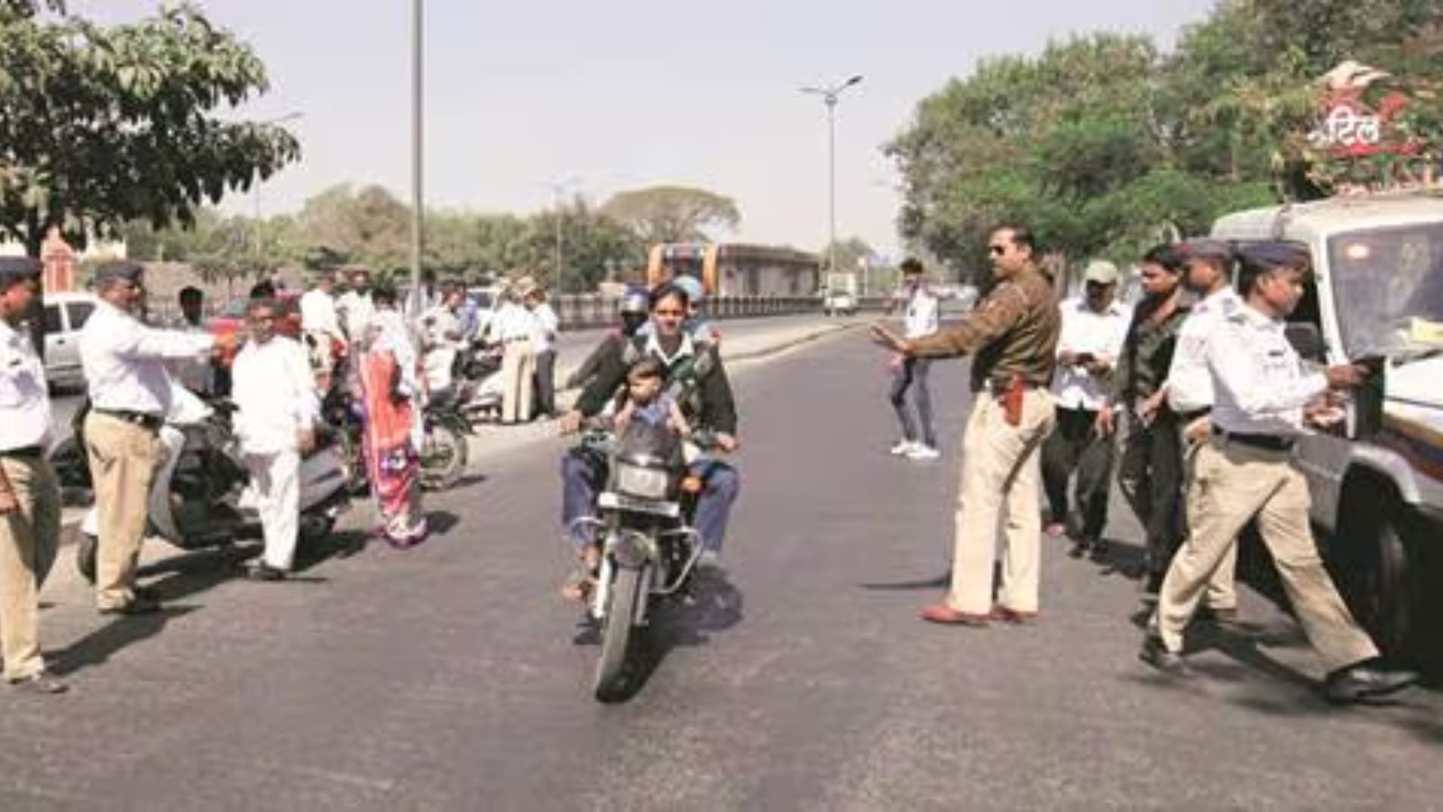 Police file 2nd FIR against Ahmedabad woman in purported viral video of ...