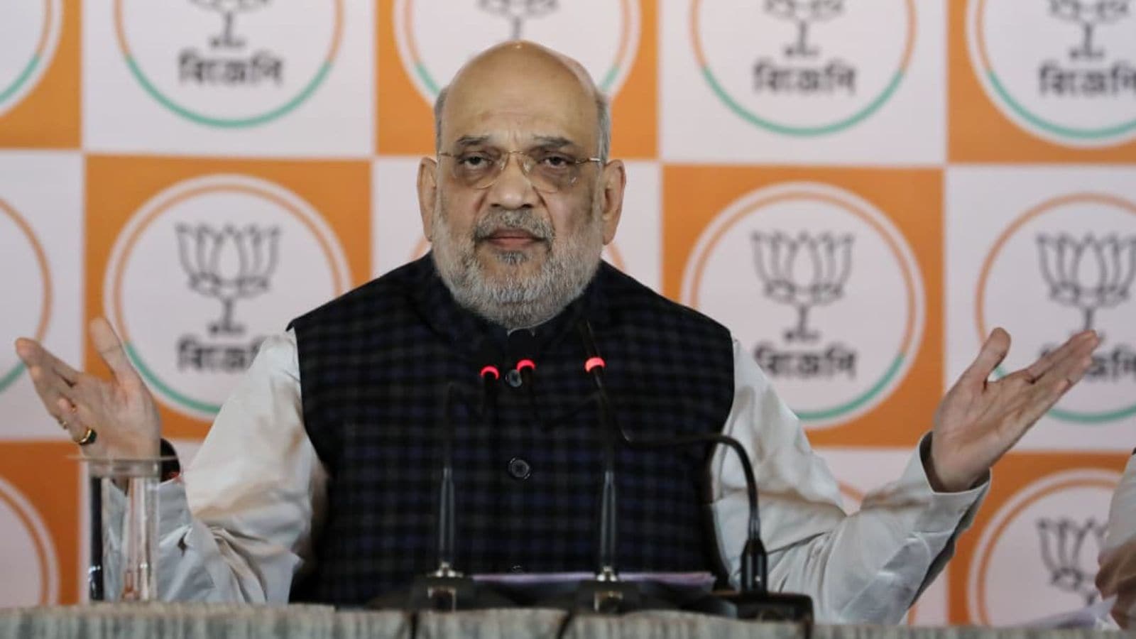 Ahead of poll season, Shah invokes ghuspetiya, accuses Mamata govt of abetting infiltration for votes Ahead of poll season, Shah invokes ghuspetiya, accuses Mamata govt of abetting infiltration for votes