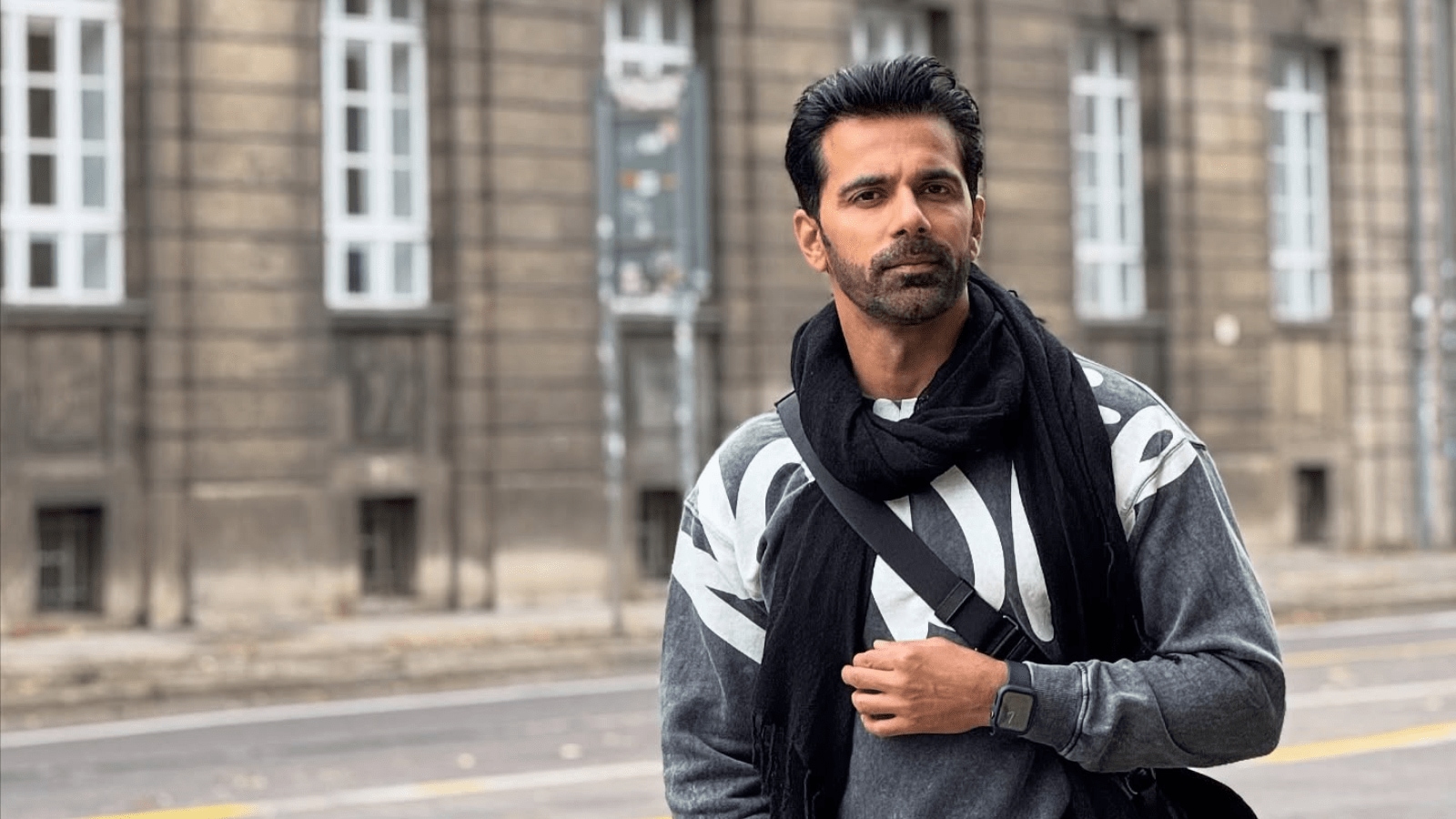 TV actor Anuj Sachdeva was severely assaulted with a wooden stick by a resident in his Goregaon society. (Source: https://www.facebook.com/ApnAnuj)