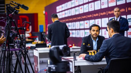 Arjun Erigaisi in action against Nodirbek Abdusattorov in the World Blitz Championship semi-finals on Tuesday. (PHOTO: Anna Shtourman/FIDE)