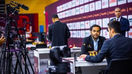 Arjun Erigaisi in action against Nodirbek Abdusattorov in the World Blitz Championship semi-finals on Tuesday. (PHOTO: Anna Shtourman/FIDE)