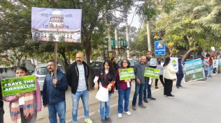 The demonstrators formed human chains on either of the roads outside the Civil Lines residence-cum office of the Environment Minister.