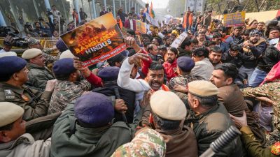 Police and security personnel try to stop Vishwa Hindu Parishad (VHP) and Bajrang Dal activists as they protest outside the Bangladesh High Commission over attacks on Hindus in Bangladesh. (PTI Photo)