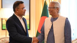 File photo of Tarique Rahman meeting Md Yunus in London (Photo: Bangladesh Press Information Department)