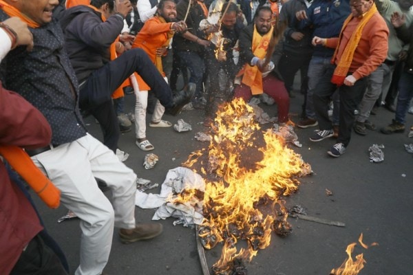 Members of the Vishwa Hindu Parishad and Bajrang Dal protest against attacks on Hindus in Bangladesh in Lucknow. 