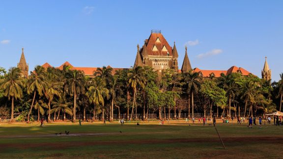 Bombay High Court received a bomb threat on Thursday.