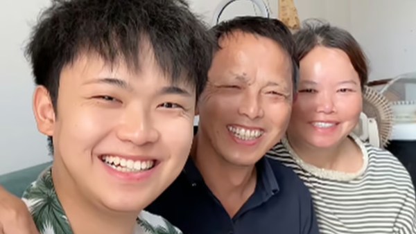 Chinese man reunites with biological family
