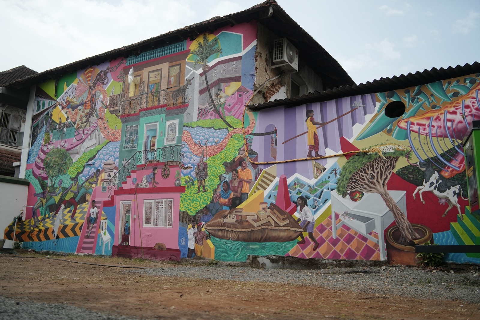 The Trespassers' mural at Cube Art Spaces, Bazaar Road, Mattancherry