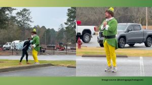 The girl notices her father in an elf costume, hides her face, and runs away