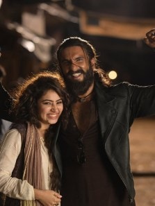 On set with Dhurandhar stars