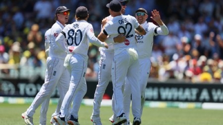 England players celebrate an Australian wicket in the third Ashes Test. (PHOTO: AP)