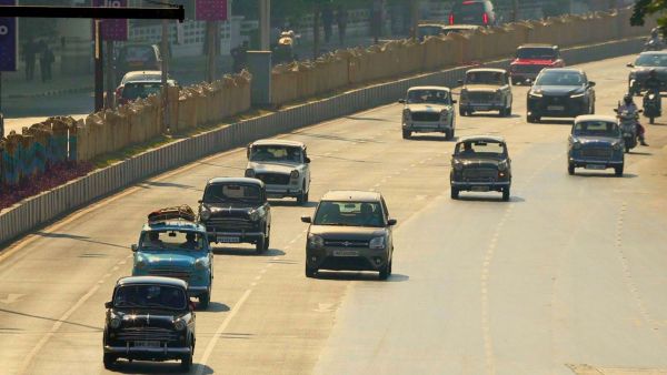 Following the kick off, the bevy of vintage Fiats drove down to Cuffe Parade up to World Trade Centre to traverse back to Radio Club.