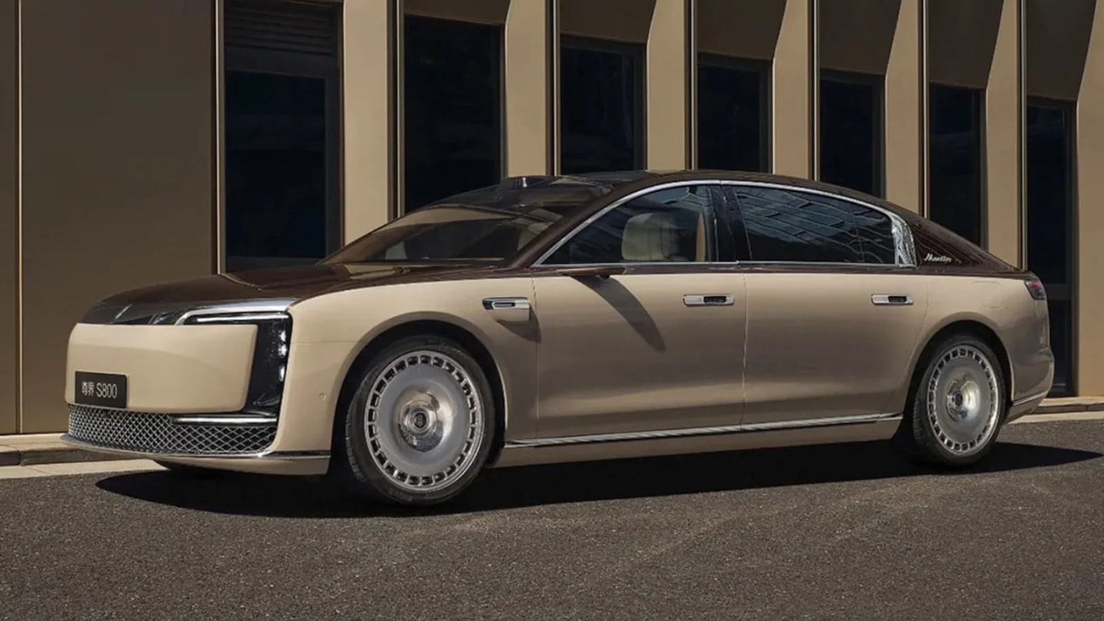 Huawei’s Maextro S800 is outselling the Porsche Panamera in China’s luxury car market