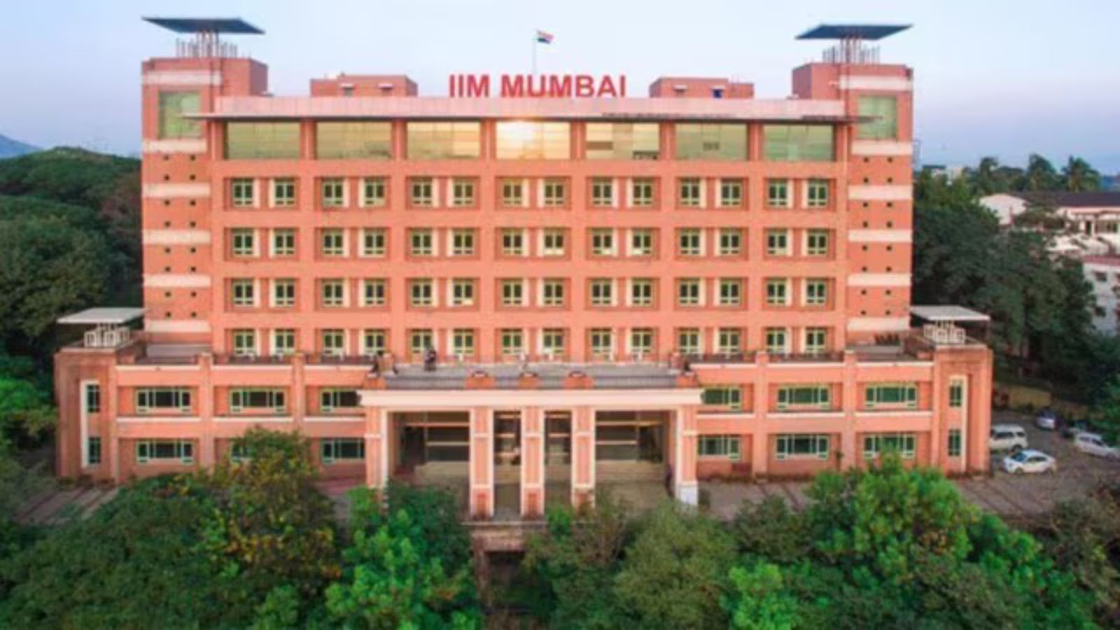 IIM Mumbai Launches First UG Programme in Pune