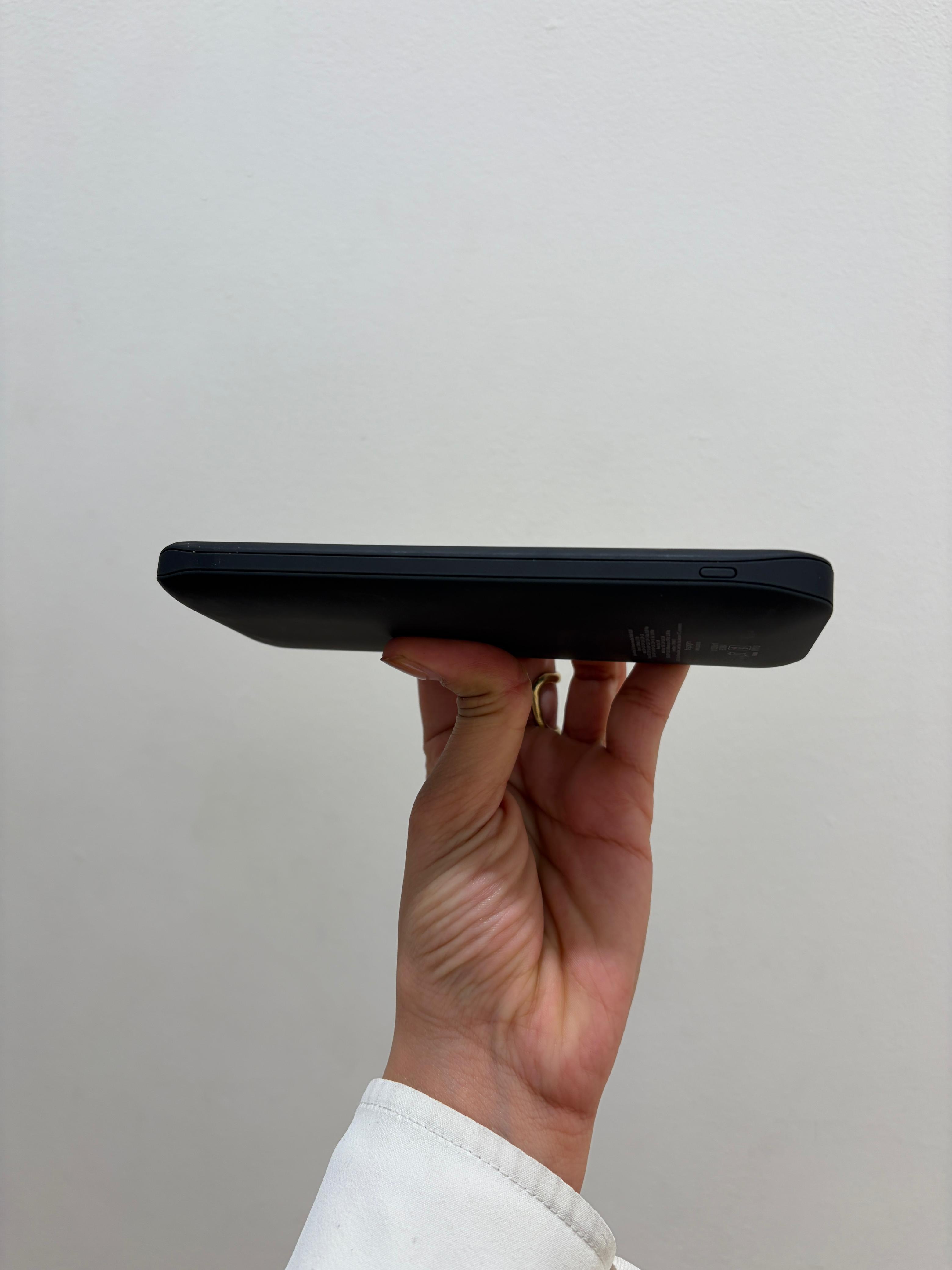 Spigen ArcPack dual portable power bank